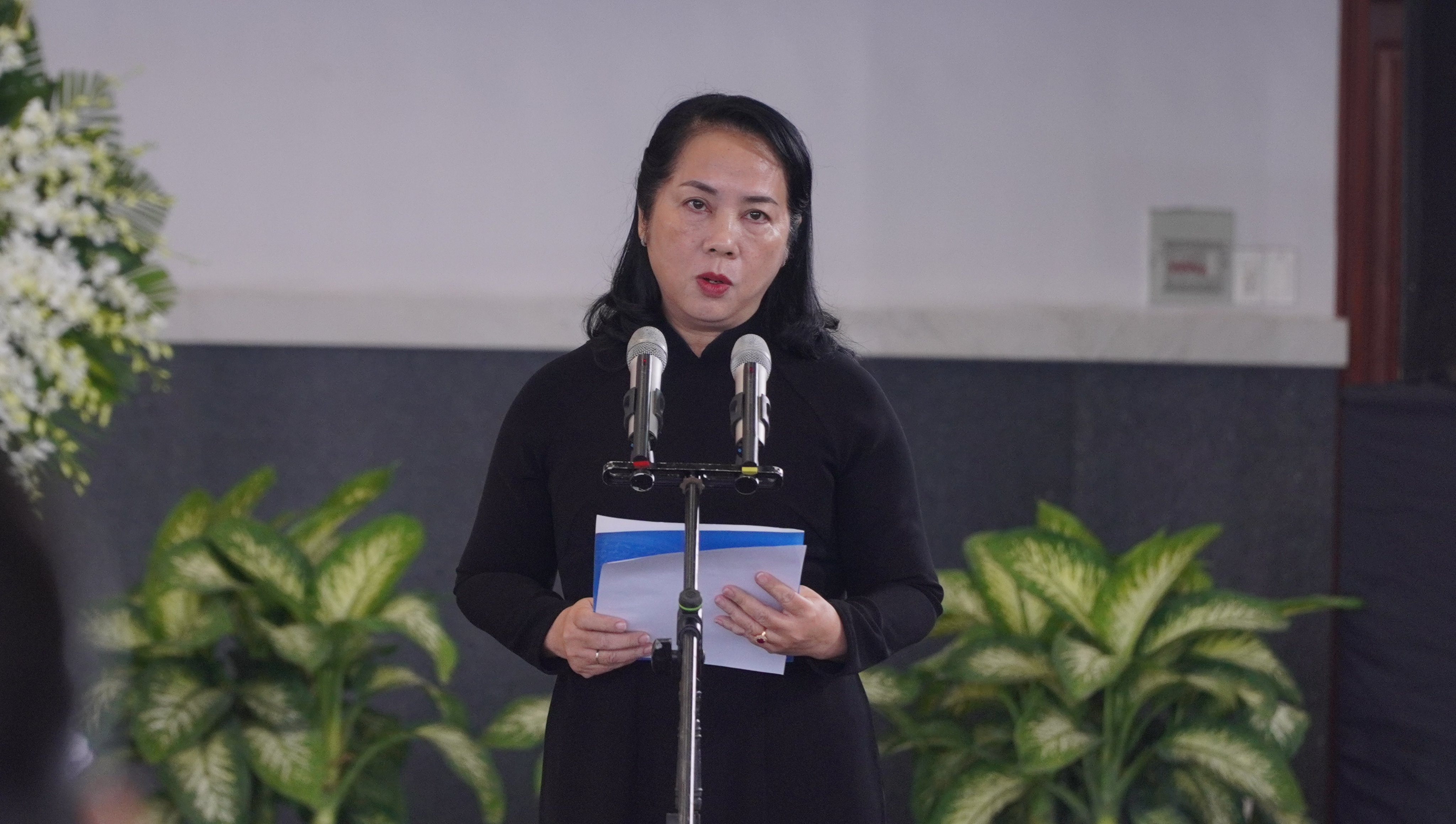 Bà Trần Kim Yến - Uỷ viên Ban Thường vụ Thành ủy, Chủ tịch Ủy ban MTTQ Việt Nam TP HCM gửi lời chia buồn sâu sắc đến các gia đình có người thân mất vì dịch COVID-19.