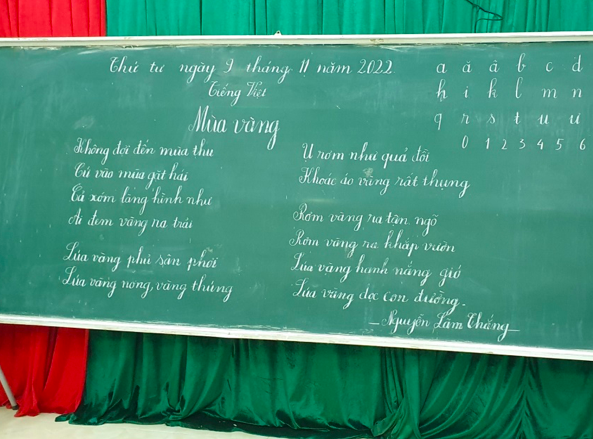 Một tiết học của lớp xóa mũ chữ Thôn Ngàn Pạt, xã Lục Hồn