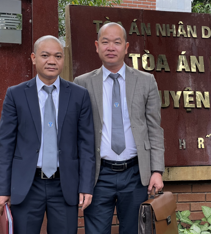 Luật sư Phạm Quang Hưng, luật sư Phạm Trung Kiên - Đoàn luật Hà Nội) bào chữa cho bị cáo Thoan.