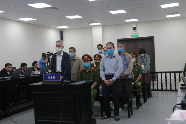 Toàn cảnh phiên toà xét xử cựu Thứ trưởng Bộ Y tế Cao Minh Quang