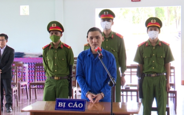 Kon Tum: Bị tuyên phạt 8 năm tù giam vì cầm dao đâm người khác bị thương