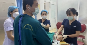 Hà Tĩnh: Nội soi dạ dày, gắp dị vật cho bệnh nhi 2 tuổi