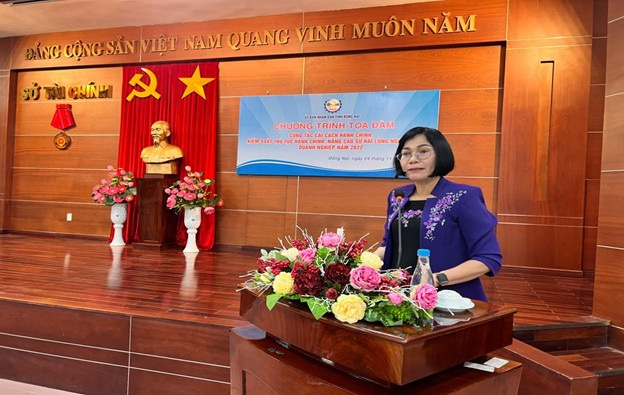 Đồng chí Nguyễn Thị Hoàng - Phó Chủ tịch UBND tỉnh Nguyễn Thị Hoàng phát biểu tại buổi tọa đàm