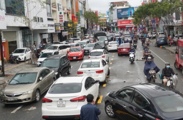 Bảo hiểm chi trả thế nào việc hàng trăm xe ô tô bị ngập trong biển nước ở Đà Nẵng
