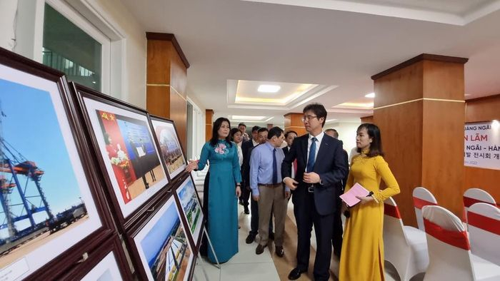 Triển lãm ảnh được tổ chức nhân kỷ niệm 30 năm ngày thiết lập quan hệ ngoại giao Việt Nam - Hàn Quốc (22/12/1992 - 22/12/2022).