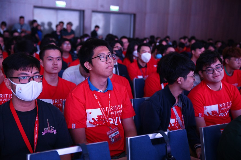 Những sinh viên ÁO ĐỎ là những nhà sản xuất game chuyên nghiệp của Việt Nam trong tương lai gần. (Ảnh: Lê Tiên)