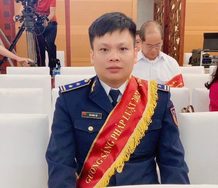 Trung tá Bùi Xuân Tập