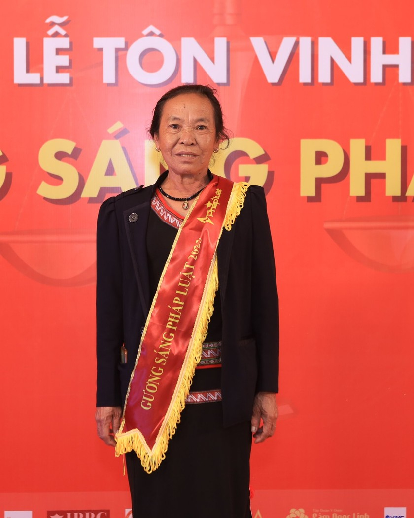Bà K’Hiếu, Trưởng Ban Công tác mặt trận, Tổ trưởng Tổ tiết kiệm và vay vốn thôn Xoan, Lâm Đồng