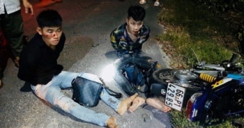 Bình Dương: người dân vây bắt hai đối tượng trộm cắp xe máy