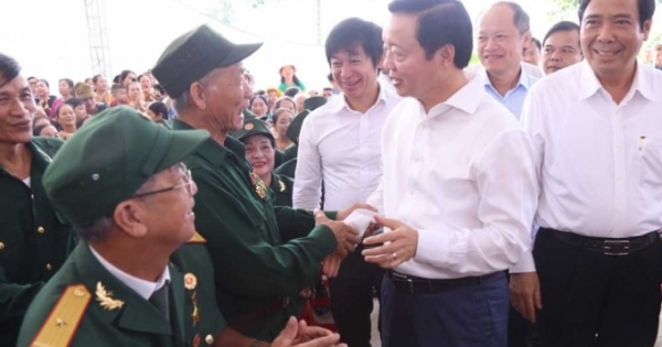 Phó Thủ tướng Trần Hồng Hà cùng nhân dân Hà Tĩnh chung vui ngày hội đại đoàn kết