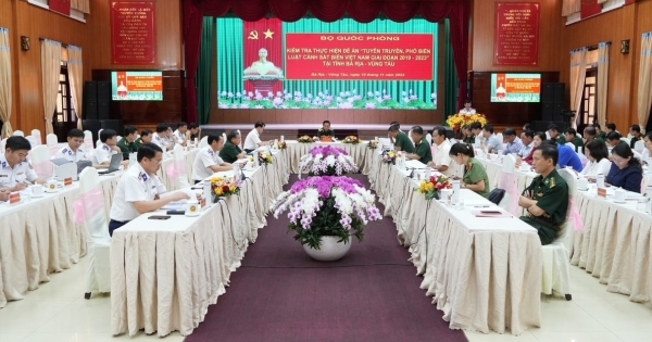 Thượng tướng Võ Minh Lương kiểm tra việc tuyên truyền Luật Cảnh sát biển tại tỉnh Bà Rịa - Vũng Tàu