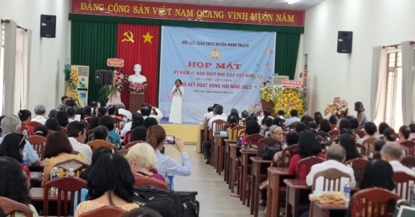 Hội cựu giáo chức huyện Nhơn Trạch tổ chức họp mặt ngày truyền thống