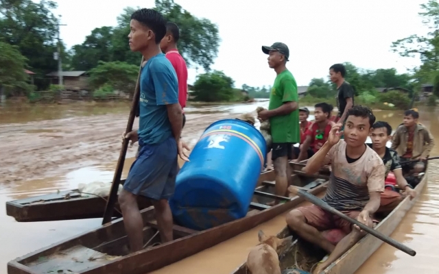 Vỡ đập thủy điện ở Lào: Lực cứu hộ đưa người dân ra khỏi vùng ngập