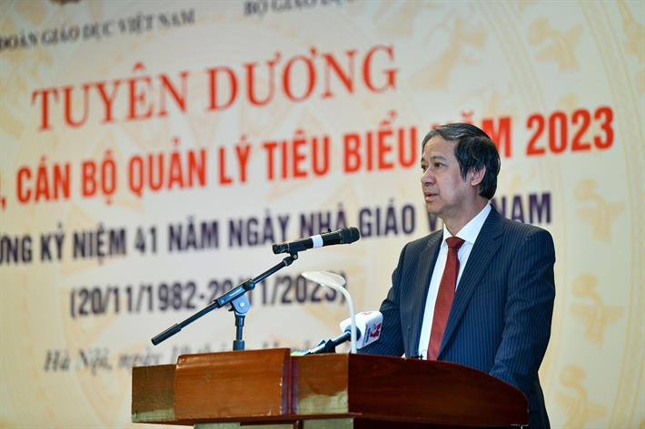 Bộ trưởng Nguyễn Kim Sơn phát biểu tại Lễ tuyên dương. Ảnh Bộ GD-ĐT.