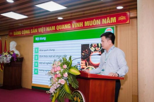 TS. Trần Cao Sơn, Viện Kiểm nghiệm an toàn vệ sinh thực phẩm quốc gia với nội dung “Một số hợp chất có hại đối với sức khỏe sinh ra trong quá trình chế biến thực phẩm”.