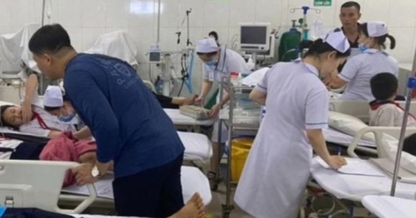 Đắk Lắk: 17 học sinh Tiểu học nhập viện cấp cứu sau khi uống trà sữa