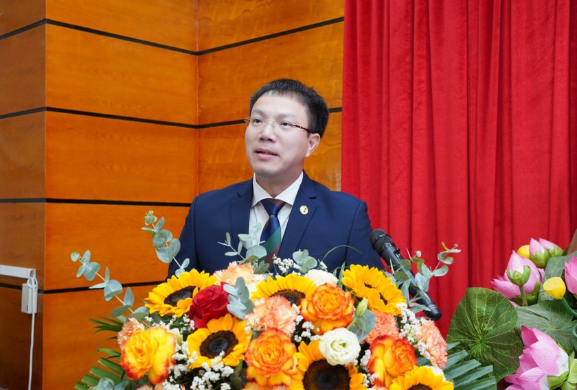 Hiệu trưởng Đoàn Trung Kiên phát biểu khai mạc Hội thảo.