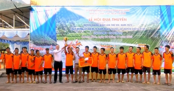 Quang Bình tổ chức Lễ hội Đua thuyền truyền thống lần thứ VIII trên lòng hồ sông Chừng