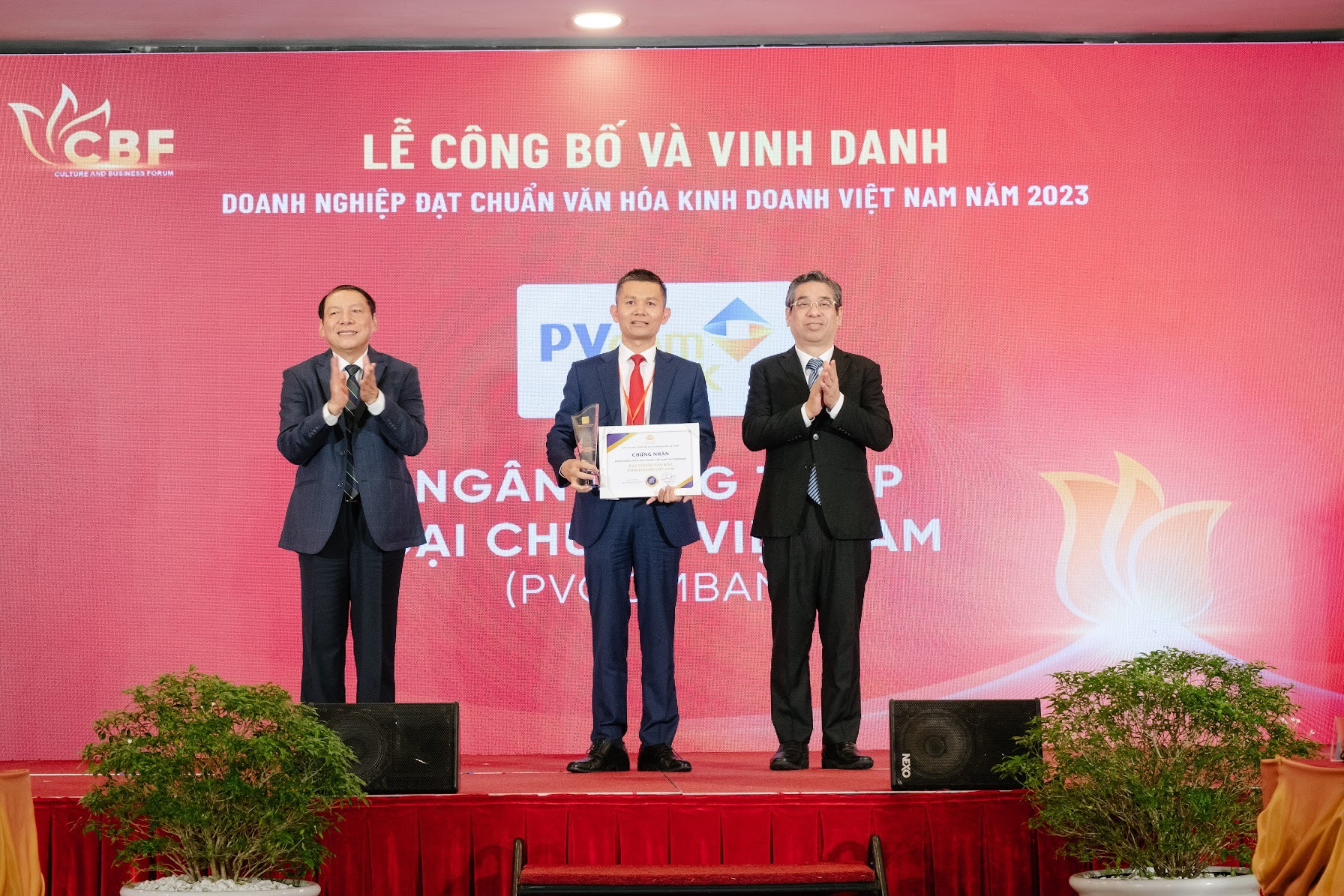 PVcomBank là đơn vị duy nhất trong ngành tài chính ngân hàng được vinh danh là “Doanh nghiệp đạt chuẩn văn hóa kinh doanh Việt Nam” năm 2023