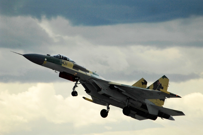 Việt Nam đang quan t&acirc;m tới d&ograve;ng Su-35 hiện đại của Nga (Ảnh: Vedomosti.ru)