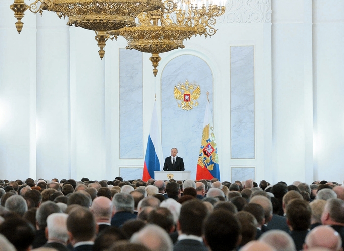 Tổng thống Putin đọc Th&ocirc;ng điệp li&ecirc;n b&agrave;ng năm 2015 (Ảnh: Ria Novosti)