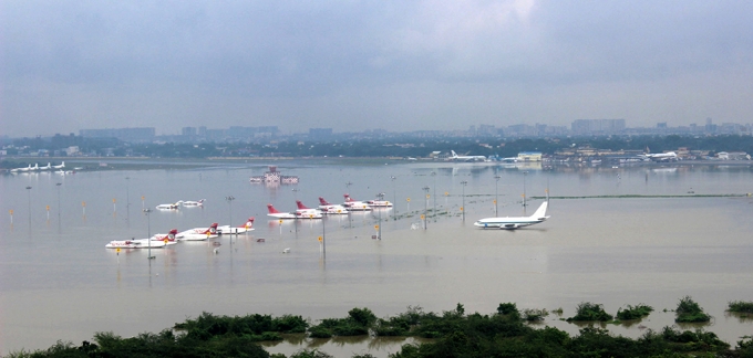 13. Sân bay Chennai đã bị đóng của bởi mưa lũ, tất
