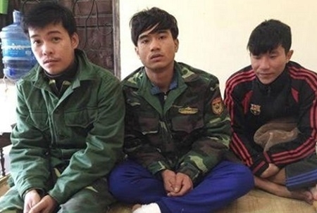 Nghệ An: Cứu sống 3 ngư dân Thanh Hóa trôi dạt trên biển