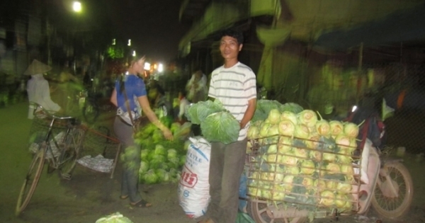 Hà Nam: Kiếm tiền tiêu Tết ở chợ Âm phủ