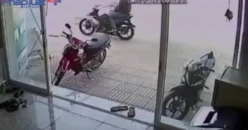 Chủ nhà "tung cước" hạ gục trộm xe máy