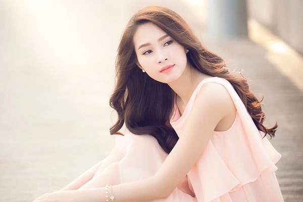 Hoa hậu Đặng Thu Thảo sở hữu một vẻ đẹp dịu d&agrave;ng, thuần khiết. Ảnh: internet.