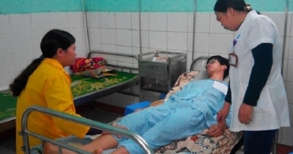 Thái Bình: Nam sinh bị đâm, bảo vệ trường cản trở phóng viên tác nghiệp