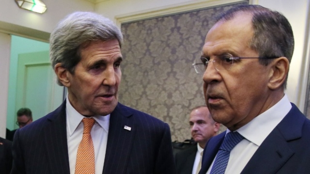 Ngoại trưởng Hoa Kỳ John Kerry (tr&aacute;i) b&agrave; Ngoại trưởng Nga Sergei Lavrov (phải). (Ảnh:TASS)