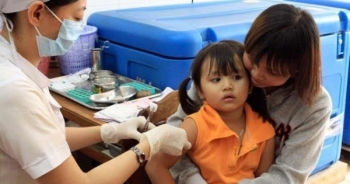 Khan hiếm vắc xin ”5 trong 1”: Bỏ tiền triệu  “săn”  vắc xin