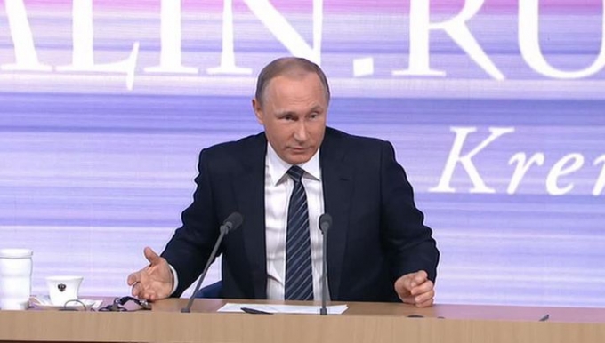 Tổng thống Putin bắt đầu buổi hợp b&aacute;o với c&aacute;c vấn đề kinh tế trong nước. (Ảnh: TASS)