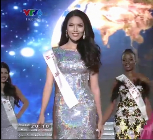 Hoa hậu Lan Khu&ecirc; của Việt Nam xuất hiện trong đ&ecirc;m chung kết HHTG 2015