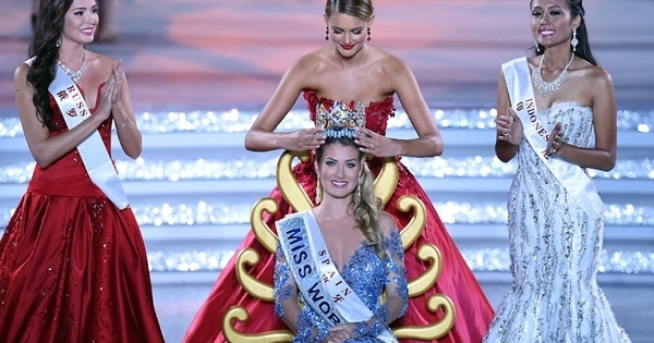 Ngắm nhìn toàn cảnh giây phút đăng quang của Hoa hậu Tây Ban Nha