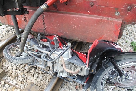 Hiện trường vụ tai nạn đường sắt thương t&acirc;m (ảnh CTV).