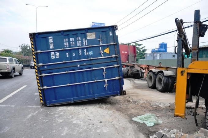TP Hồ Ch&iacute; Minh: Hiện trường vụ xe container g&acirc;y &ldquo;n&aacute;o loạn&rdquo; Quốc lộ