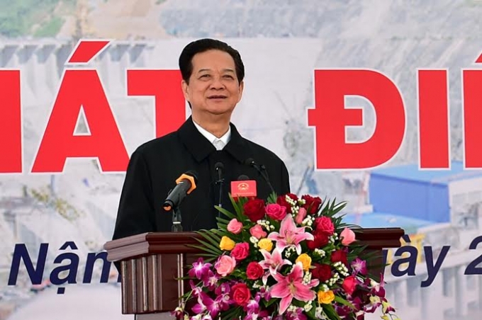 Thủ tướng Nguyễn Tấn Dũng đến dự mừng Tổ m&aacute;y số 1 c&ocirc;ng tr&igrave;nh Thủy điện Lai Ch&acirc;u ch&iacute;nh thức ph&aacute;t điện.