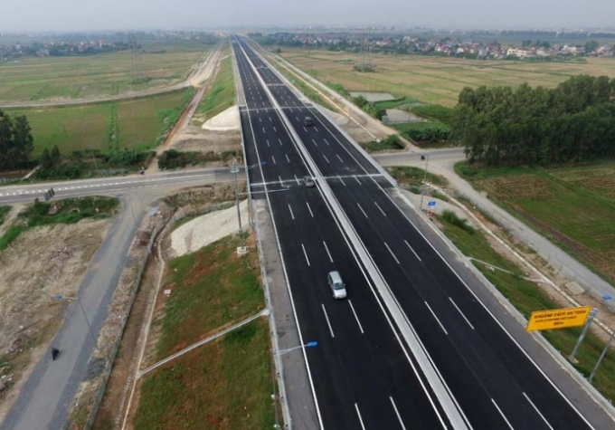 Cao tốc H&agrave; Nội-Hải Ph&ograve;ng gồm 6 l&agrave;n xe, 2 l&agrave;n dừng khẩn cấp, vận tốc cho ph&eacute;p tối đa 120 km/h. (Ảnh: B&aacute;o Giao th&ocirc;ng)