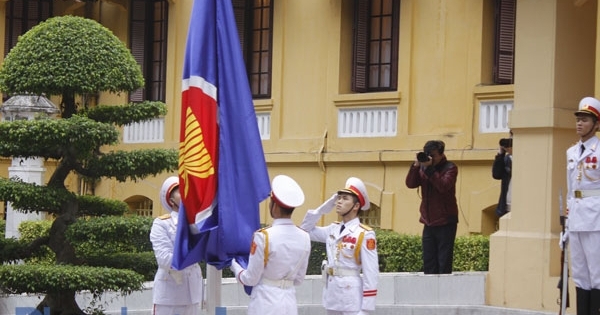 Trang nghiêm tại lễ thượng cờ ASEAN