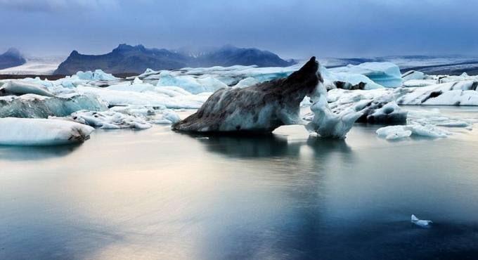Hồ băng J&ouml;kuls&aacute;rl&oacute;n được coi l&agrave; kỳ quan của Iceland