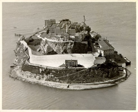 Đảo Alcatraz nh&igrave;n từ tr&ecirc;n cao