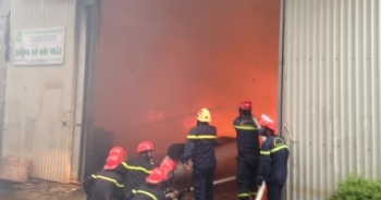 Cận cảnh công tác khống chế đám cháy "khủng" tại KCN Ngọc Hồi