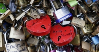Paris bán 65 tấn “khóa tình yêu” nhằm quyên góp cho người nghèo