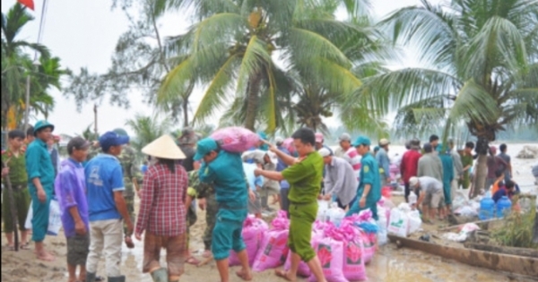 Quảng Nam: Hàng trăm hộ dân đang bị cô lập vì lũ