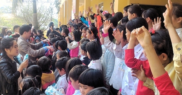 “Đông ấm yêu thương”: Nâng bước học trò nghèo vùng biên giới