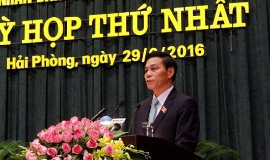 &Ocirc;ng Nguyễn Văn T&ugrave;ng được t&iacute;n nhiệm bầu giữ chức Chủ tịch UBND TP Hải Ph&ograve;ng Nhiệm kỳ 2016-2021. (Ảnh: Ph&aacute;p luật TP HCM)