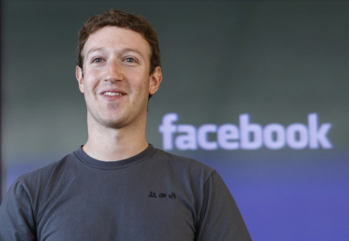Xếp vụ tr&iacute; thứ hai l&agrave;&nbsp;Mark Zuckerberg, người đồng s&aacute;ng lập ki&ecirc;m Gi&aacute;m đốc điều h&agrave;nh mạng x&atilde; hội Facebook. Ước t&iacute;nh gi&aacute; trị vốn h&oacute;a thị trường của Facebook l&agrave; 340 tỷ USD.&nbsp;