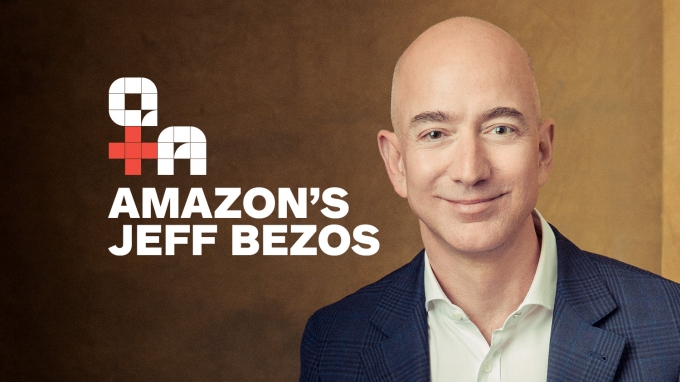 Jeff Bezos, nh&agrave; s&aacute;ng lập, ki&ecirc;m Gi&aacute;m đốc điều h&agrave;nh Tập đo&agrave;n thương mại điện tử Amazon đứng thứ ba trong danh s&aacute;ch b&igrave;nh chọn của Forbes.&nbsp;Ước t&iacute;nh gi&aacute; trị vốn h&oacute;a thị trường của Amazon l&agrave; 361 tỷ USD.